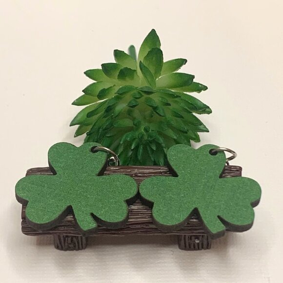 Clover Earring, Shamrock Earring, St. Patrick's Day Earring, Lucky Charm Earring - Picture 1 of 4